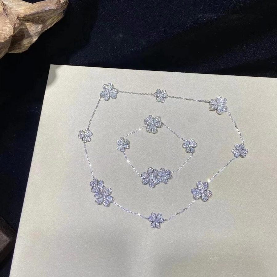 [Cyra]  FRIVOLE SILVER 5 FLOWERS BRACELET
