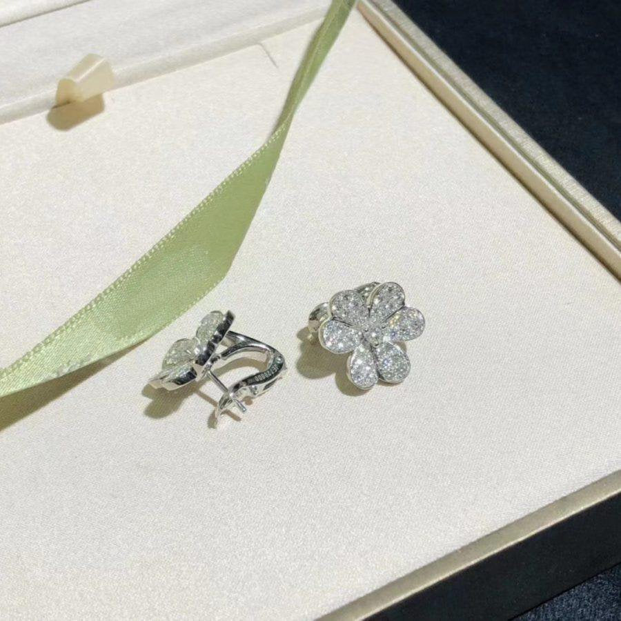[Cyra]  FRIVOLE SILVER FLOWER DIAMOND EARRINGS
