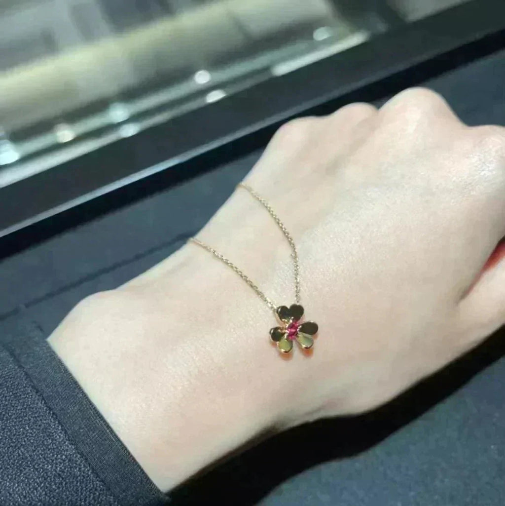 [Cyra]  FRIVOLLE GOLDENE BLUMENKETTE