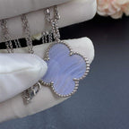 {
"Cyra": "CLOVER SILBER CHALCEDON GROSSES KLEEBLATT-COLLIER"
}