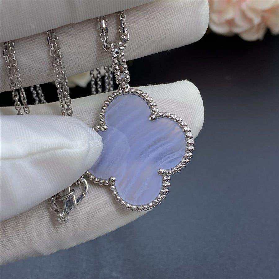 [Cyra]  CLOVER SILVER CHALCEDONY BIG CLOVER NECKLACE