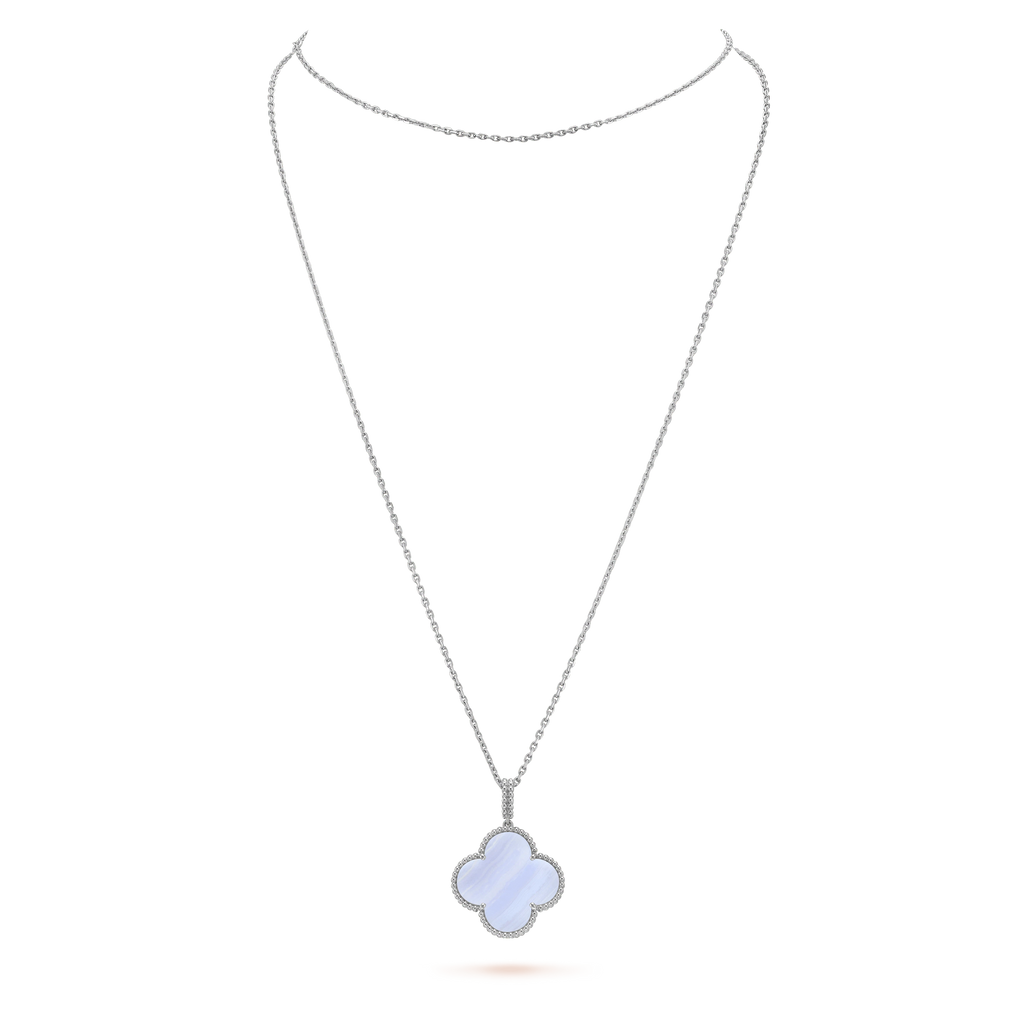 {
"Cyra": "CLOVER SILBER CHALCEDON GROSSES KLEEBLATT-COLLIER"
}