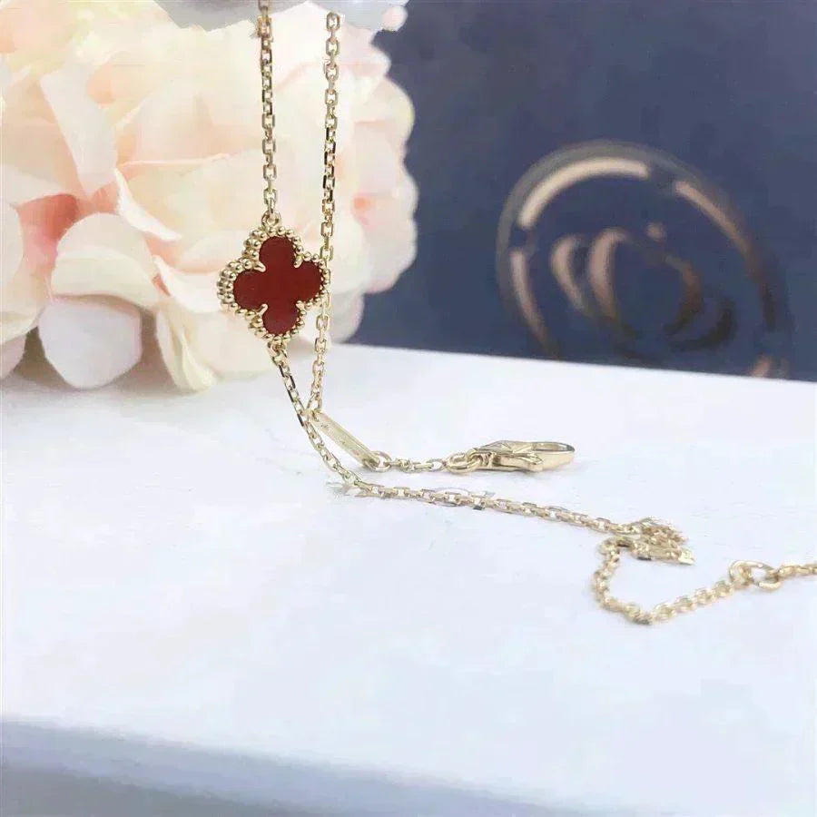 [Cyra] CLOVER CARNELIAN EINZELBLÜTEN-ARMBAND