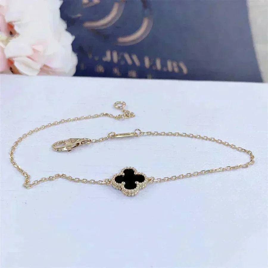 [Cyra]  CLOVER ONYX SINGLE FLOWER BRACELET