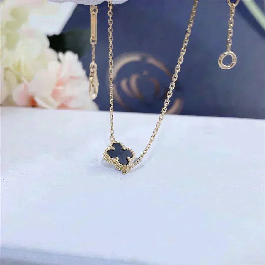[Cyra]  CLOVER ONYX SINGLE FLOWER BRACELET