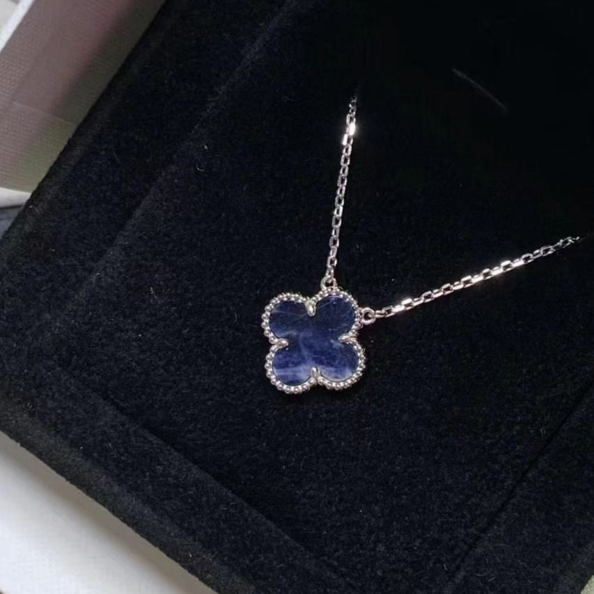 [Cyra]  CLOVER 15MM PIETERSITE NECKLACE SILVER