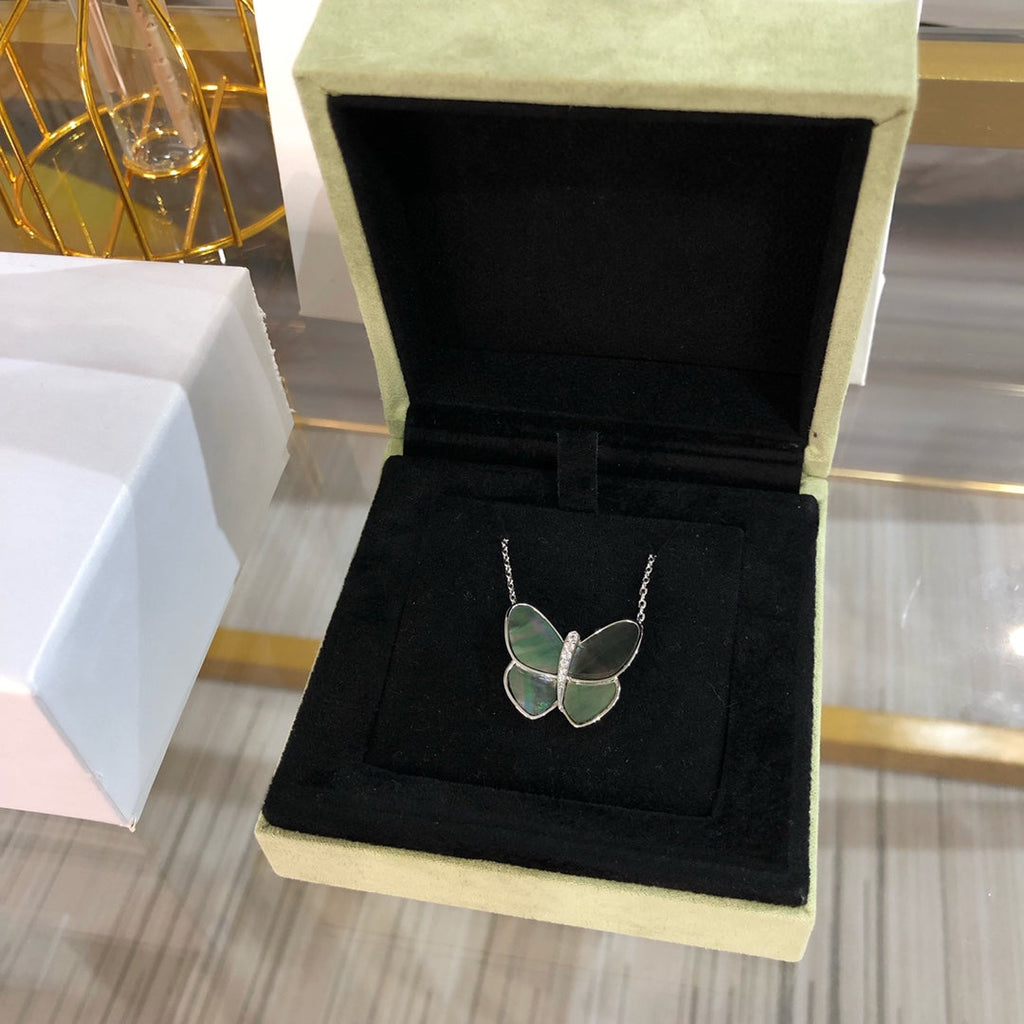 [Cyra]  LARGE BUTTERFLY SILVER PENDANT DIAMOND NECKLACE