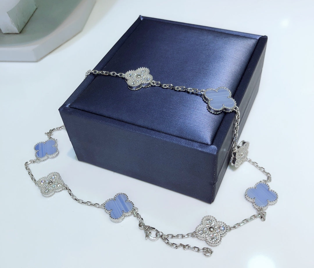 [Cyra]  CLOVER 10 MOTIFS CHALCEDONY DIAMONDS SILVER NECKLACE