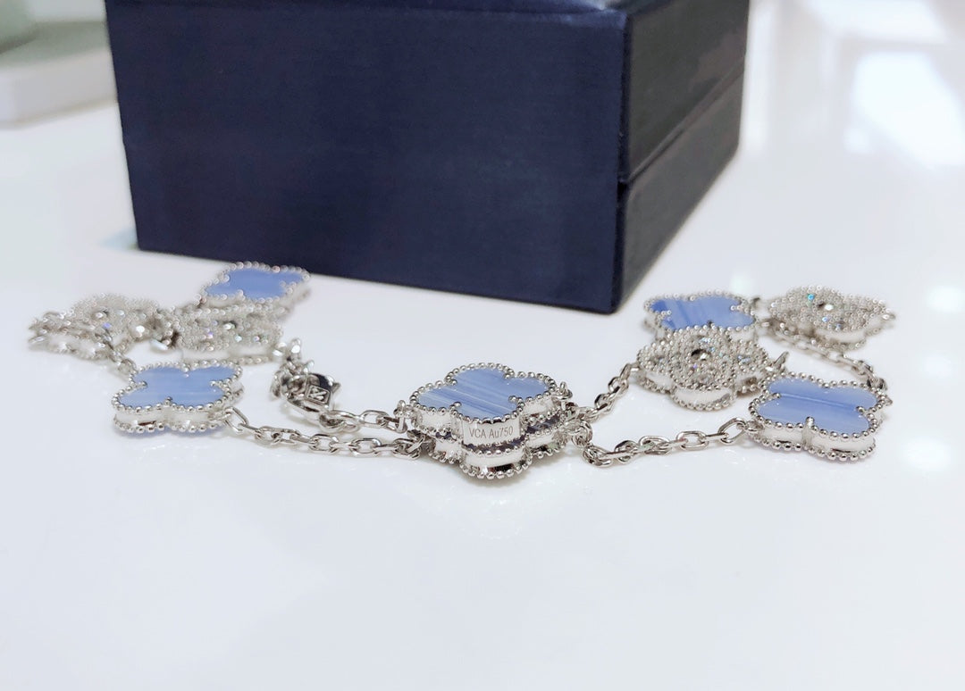 [Cyra]  CLOVER 10 MOTIFS CHALCEDONY DIAMONDS SILVER NECKLACE