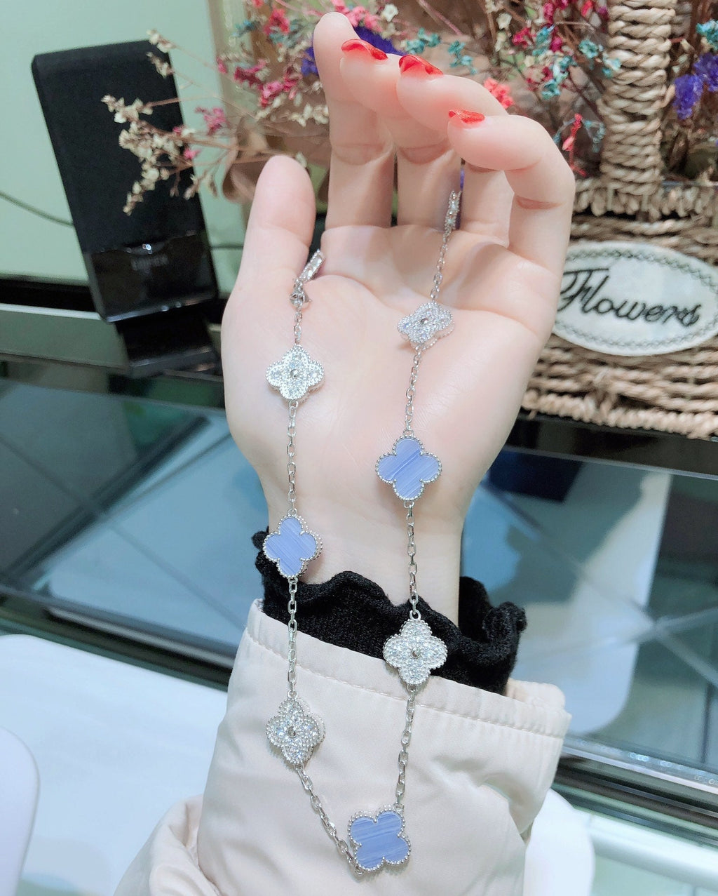 [Cyra] CLOVER 10 MOTIVE CHALCEDON DIAMANTEN SILBERHALSKETTE
