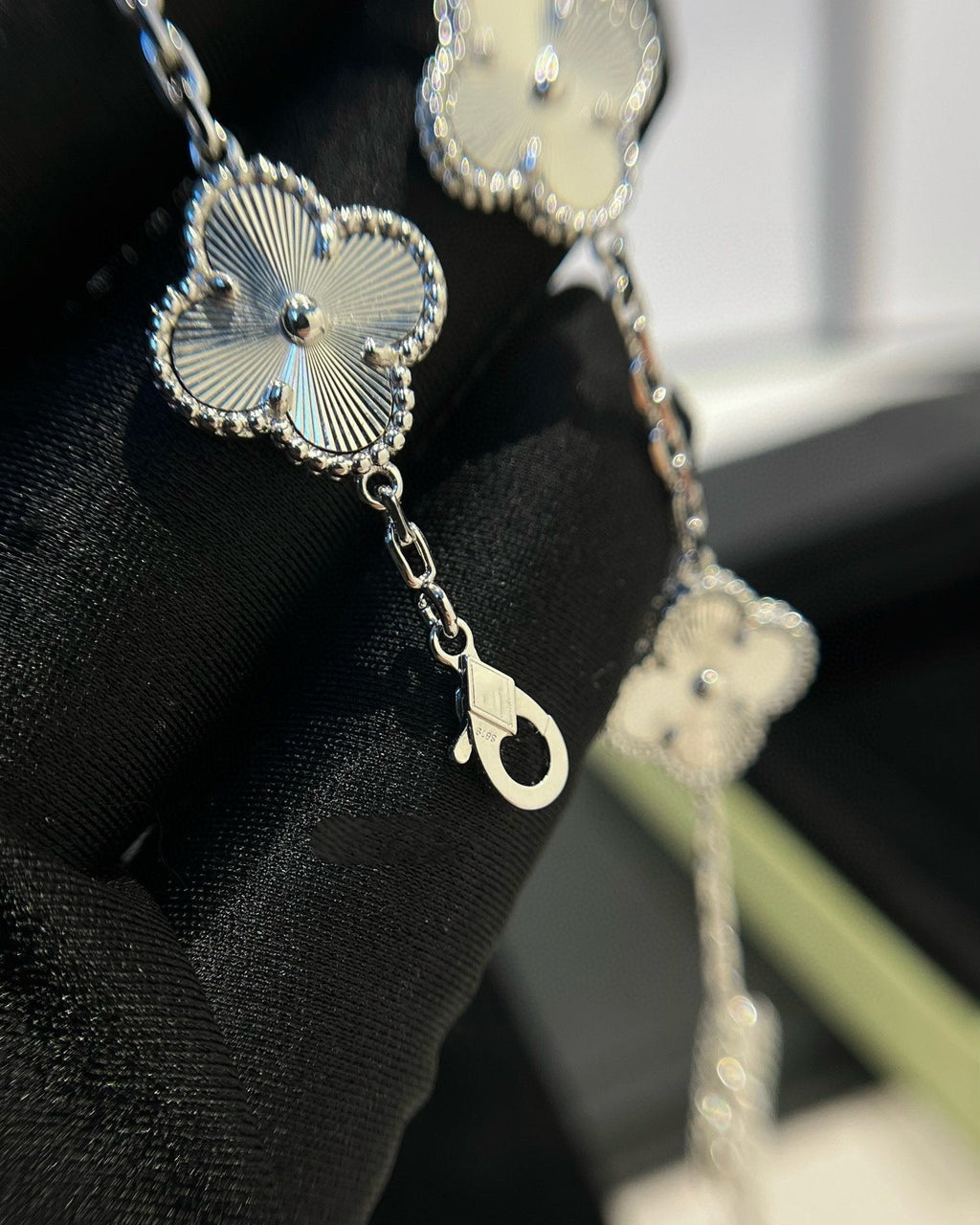 [Cyra] New  CLOVER 5 MOTIF LASER BRACELET COLLECTION
